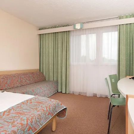 Hotel Ibis West 3*